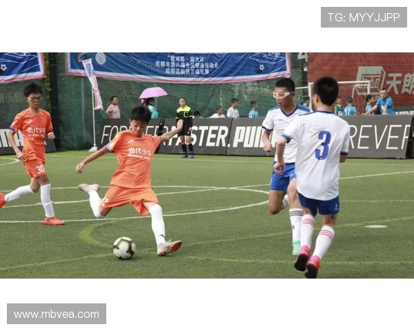 武汉足球队与成都足球队赛后分析力量对比与战术探讨 武汉足球队与成都足球队赛后分析力量对比与战术探讨