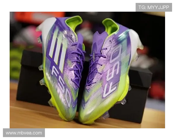 足球明星的必备装备揭秘:为何他们都选择穿足球鞋提升比赛表现 足球明星的必备装备揭秘:为何他们都选择穿足球鞋提升比赛表现