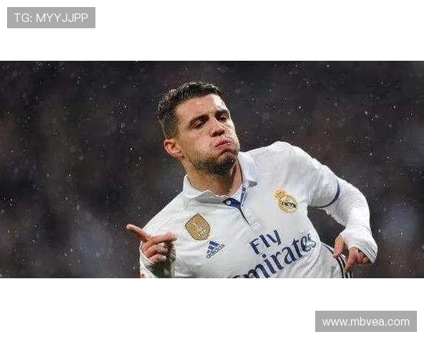 当今足坛现役明星球员盘点与他们的辉煌成就分析