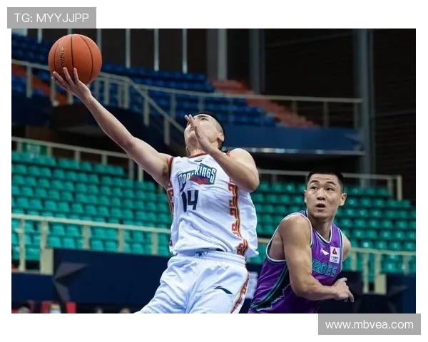 南京篮球队在杯赛中的耐力表现分析与赛场策略探讨 南京篮球队在杯赛中的耐力表现分析与赛场策略探讨